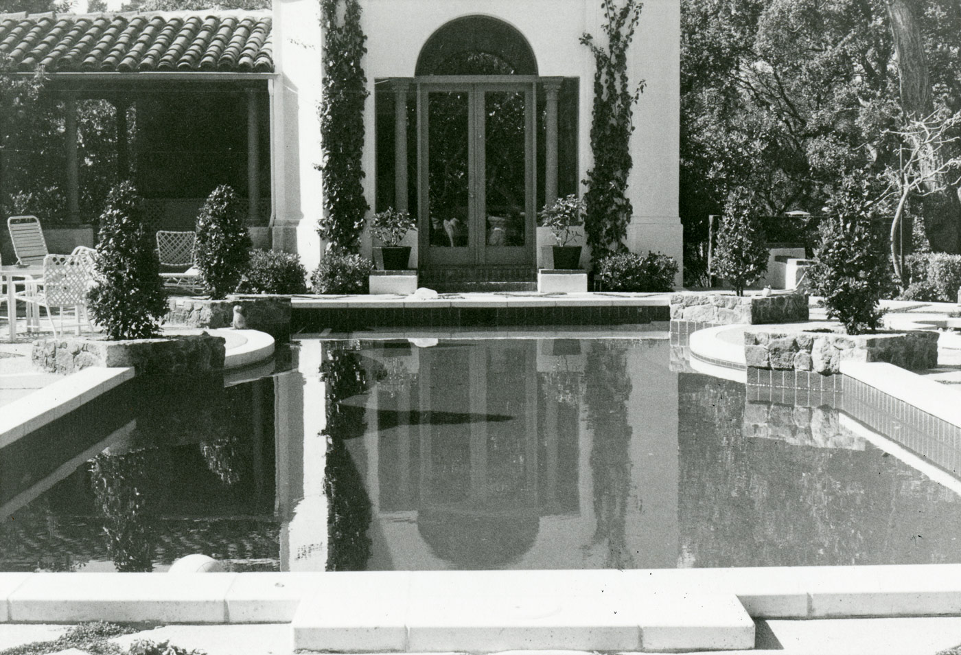 elaborate pool