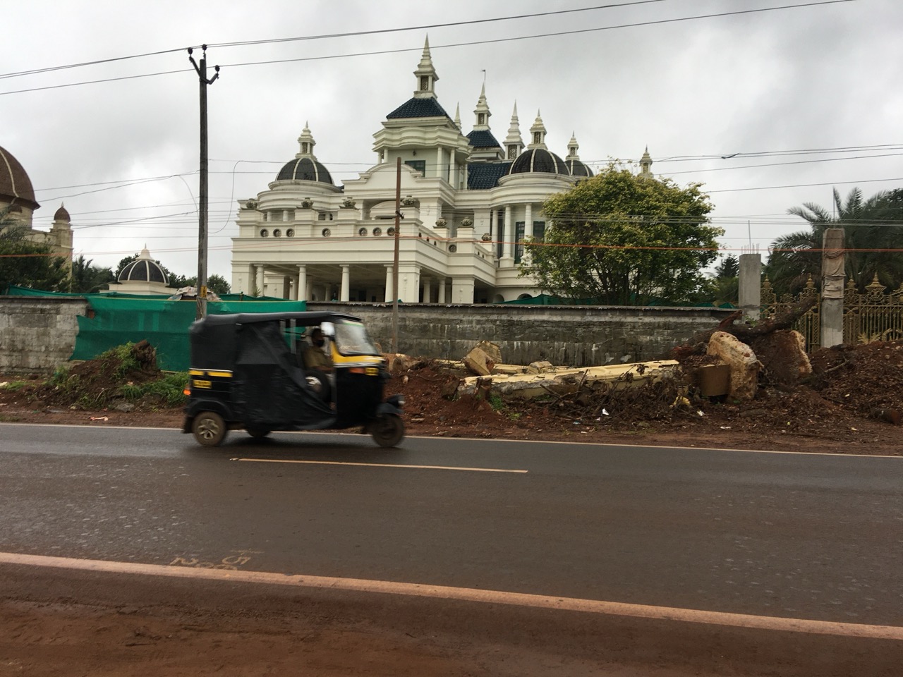 Thoman Oommen's wprl showing a car on a road in a plaza