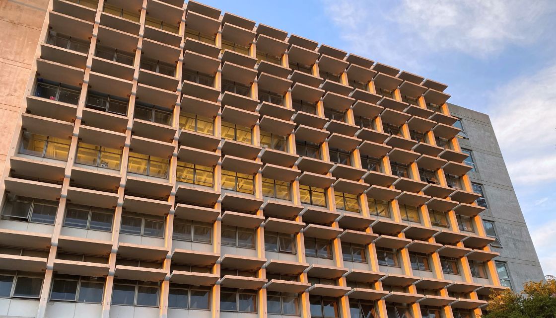 Bauer Wurster Hall bris soliels
