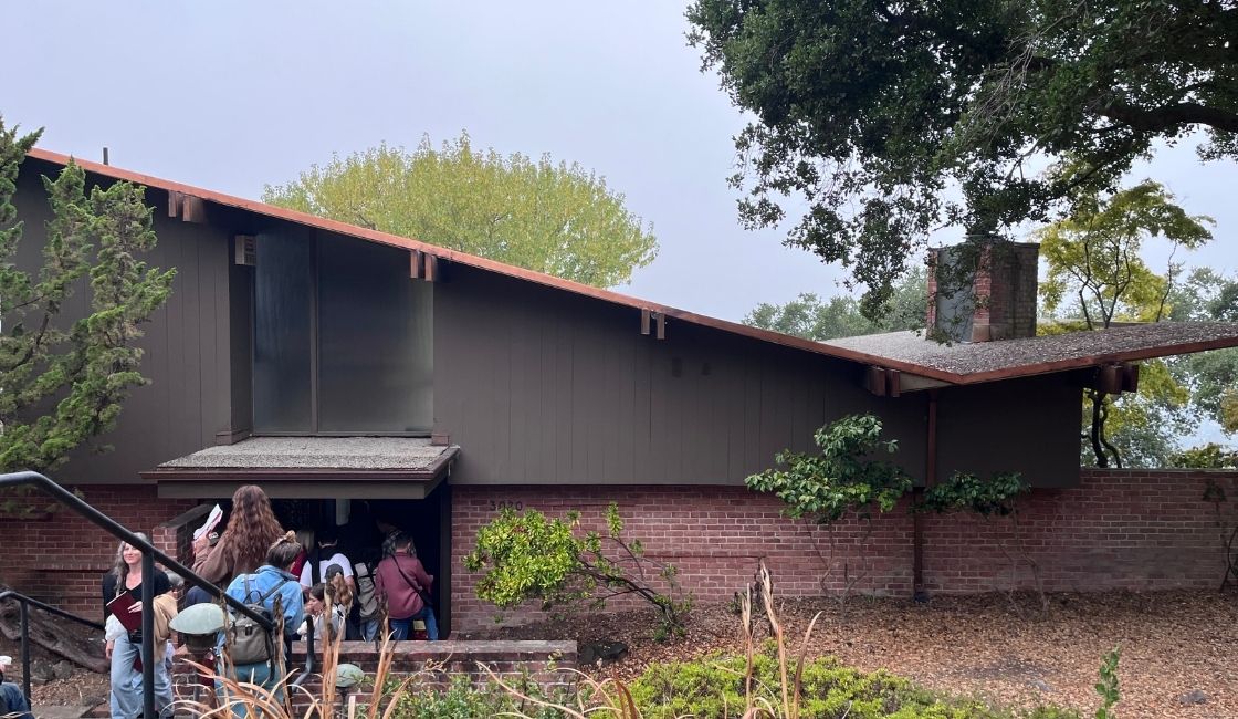 Architectural history graduate student lead's Berkeley Modernism tour